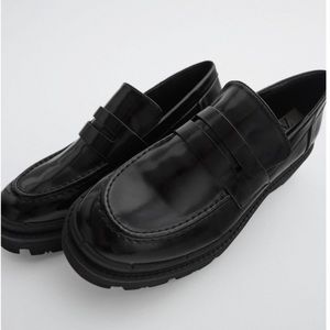 NWT Zara Women’s Treaded Sole Black Loafer